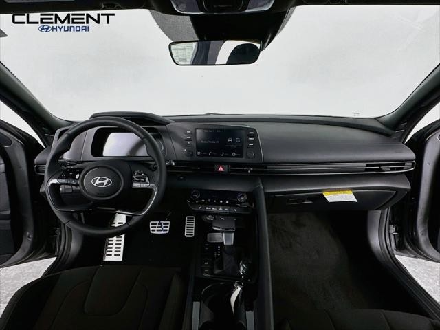Hyundai Elantra Vehicle Full-screen Gallery Image 11