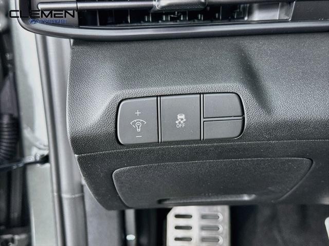 Hyundai Elantra Vehicle Full-screen Gallery Image 12