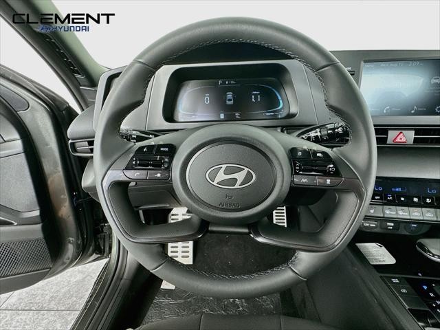 Hyundai Elantra Vehicle Full-screen Gallery Image 13