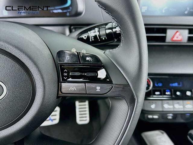 Hyundai Elantra Vehicle Full-screen Gallery Image 15