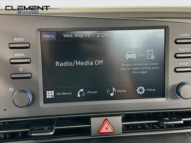 Hyundai Elantra Vehicle Full-screen Gallery Image 17