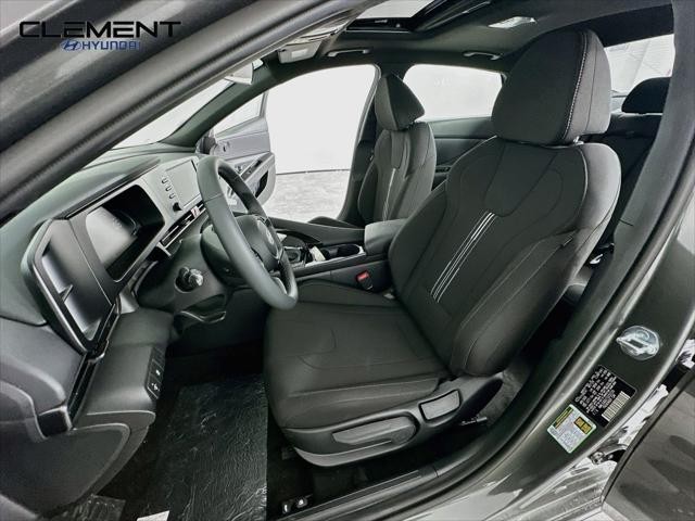 Hyundai Elantra Vehicle Full-screen Gallery Image 26