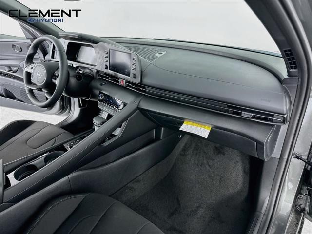 Hyundai Elantra Vehicle Full-screen Gallery Image 30