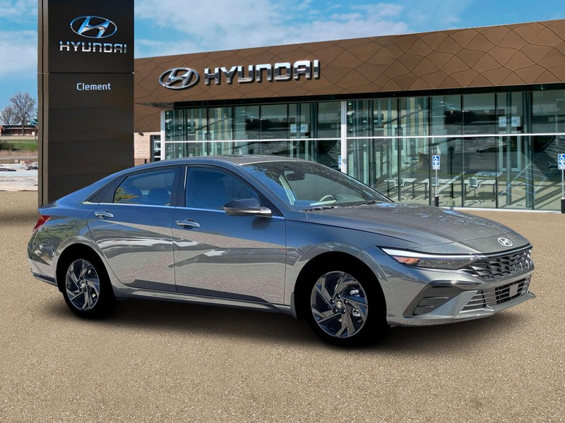 Hyundai Elantra Vehicle Full-screen Gallery Image 10