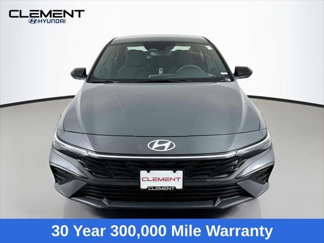 Hyundai Elantra Vehicle Full-screen Gallery Image 2