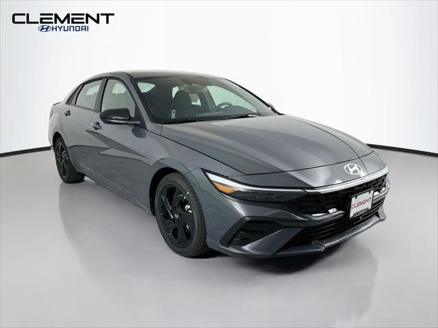 Hyundai Elantra Vehicle Full-screen Gallery Image 3