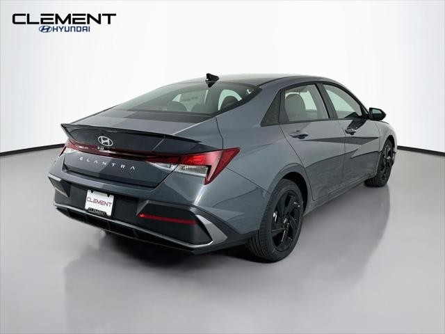 Hyundai Elantra Vehicle Full-screen Gallery Image 6