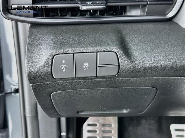 Hyundai Elantra Vehicle Full-screen Gallery Image 12