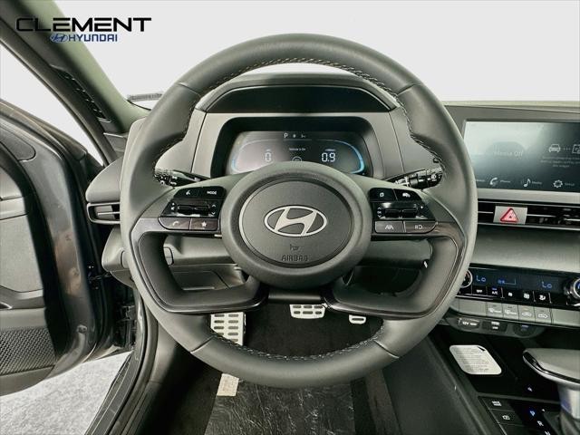 Hyundai Elantra Vehicle Full-screen Gallery Image 13