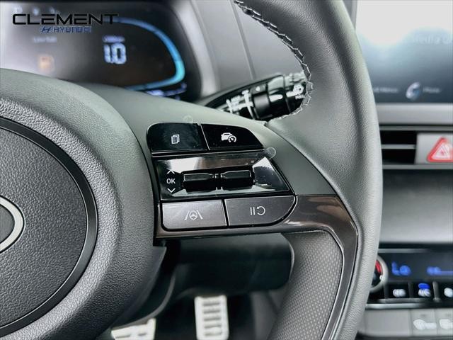 Hyundai Elantra Vehicle Full-screen Gallery Image 15