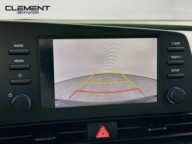 Hyundai Elantra Vehicle Full-screen Gallery Image 18