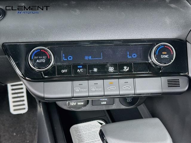 Hyundai Elantra Vehicle Full-screen Gallery Image 19