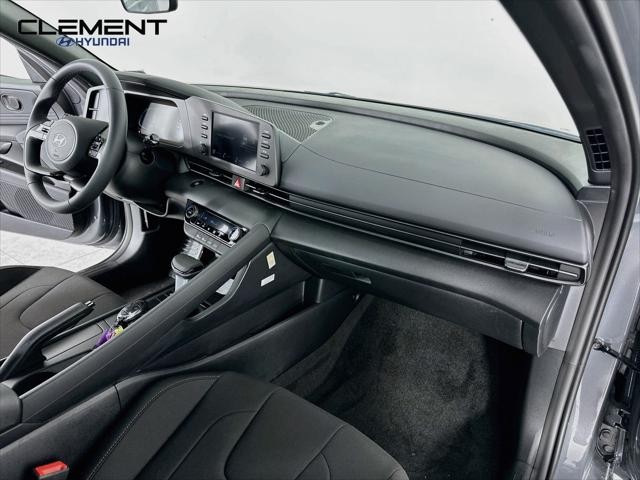 Hyundai Elantra Vehicle Full-screen Gallery Image 28