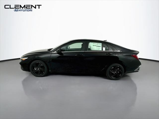Hyundai Elantra Vehicle Full-screen Gallery Image 4