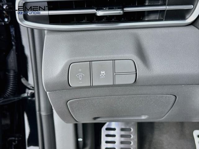 Hyundai Elantra Vehicle Full-screen Gallery Image 12