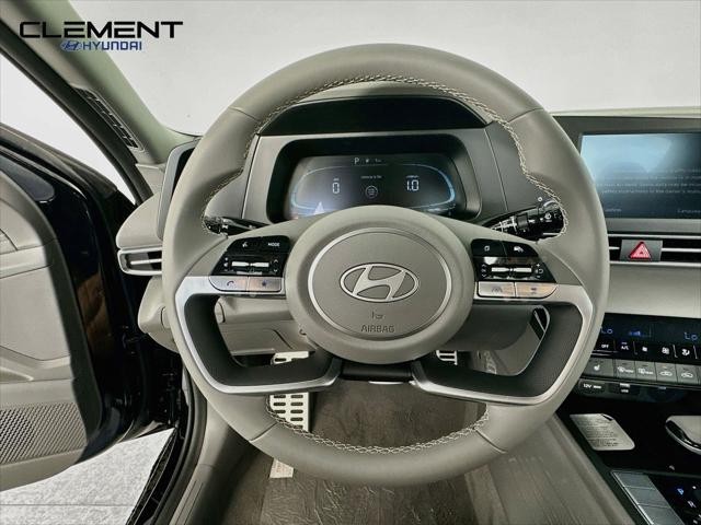 Hyundai Elantra Vehicle Full-screen Gallery Image 13