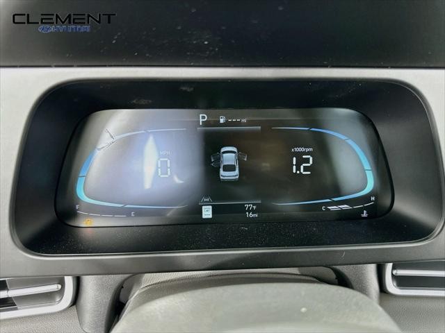 Hyundai Elantra Vehicle Full-screen Gallery Image 16