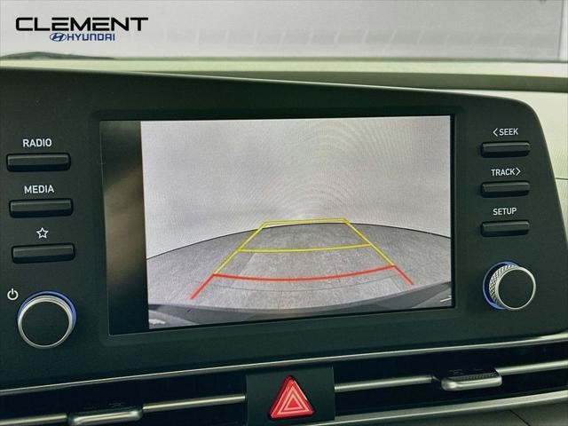 Hyundai Elantra Vehicle Full-screen Gallery Image 18