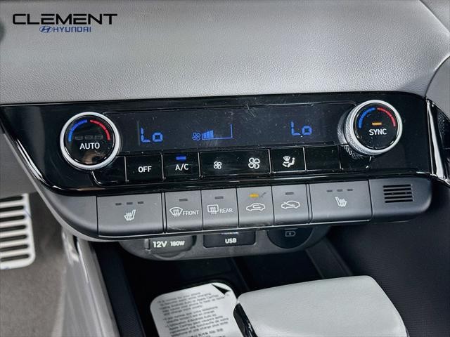 Hyundai Elantra Vehicle Full-screen Gallery Image 19