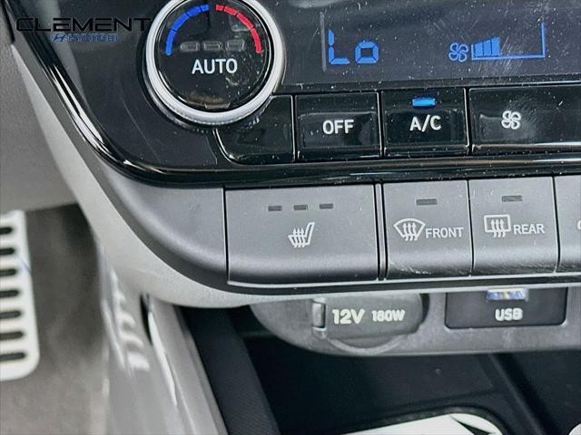 Hyundai Elantra Vehicle Full-screen Gallery Image 20