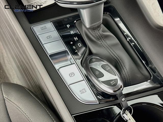 Hyundai Elantra Vehicle Full-screen Gallery Image 21