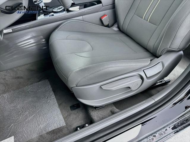 Hyundai Elantra Vehicle Full-screen Gallery Image 25
