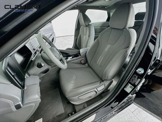 Hyundai Elantra Vehicle Full-screen Gallery Image 26