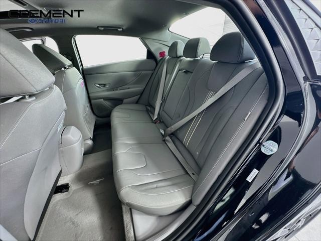 Hyundai Elantra Vehicle Full-screen Gallery Image 28