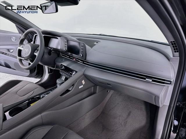 Hyundai Elantra Vehicle Full-screen Gallery Image 30