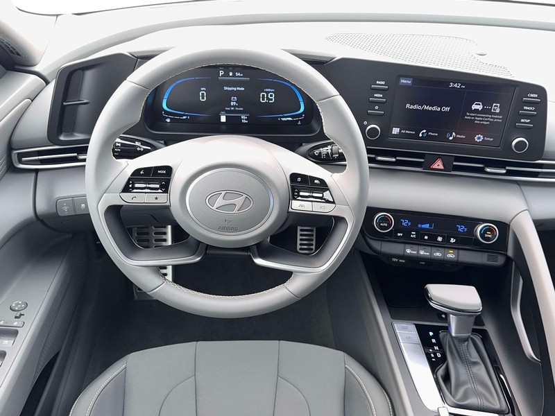 Hyundai Elantra Vehicle Full-screen Gallery Image 17