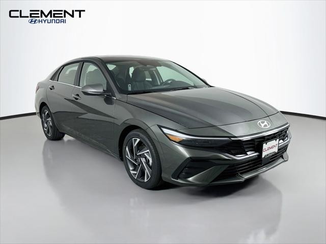 Hyundai Elantra Vehicle Full-screen Gallery Image 3