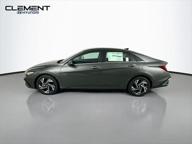 Hyundai Elantra Vehicle Full-screen Gallery Image 4