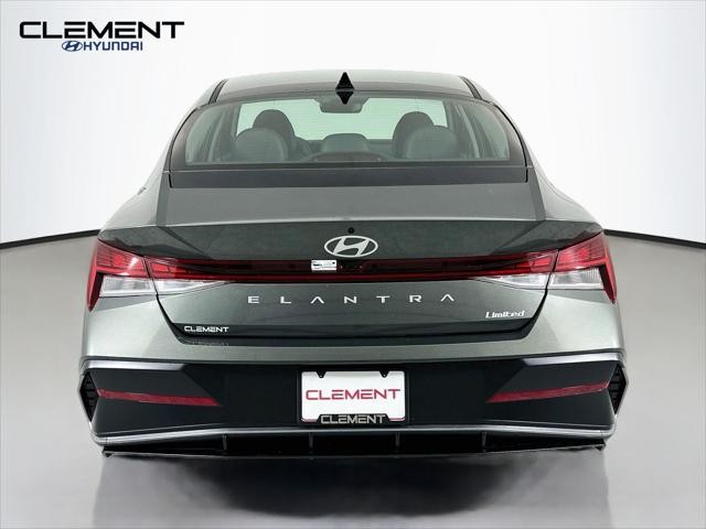 Hyundai Elantra Vehicle Full-screen Gallery Image 7