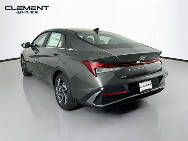 Hyundai Elantra Vehicle Full-screen Gallery Image 8
