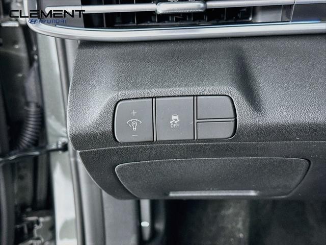 Hyundai Elantra Vehicle Full-screen Gallery Image 12