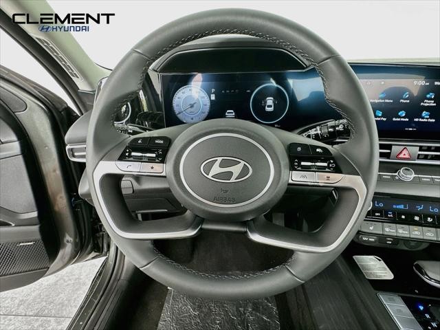 Hyundai Elantra Vehicle Full-screen Gallery Image 13