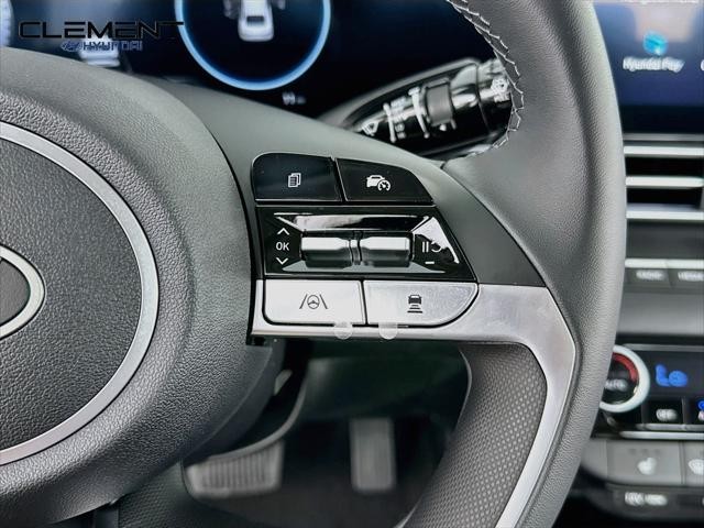 Hyundai Elantra Vehicle Full-screen Gallery Image 15