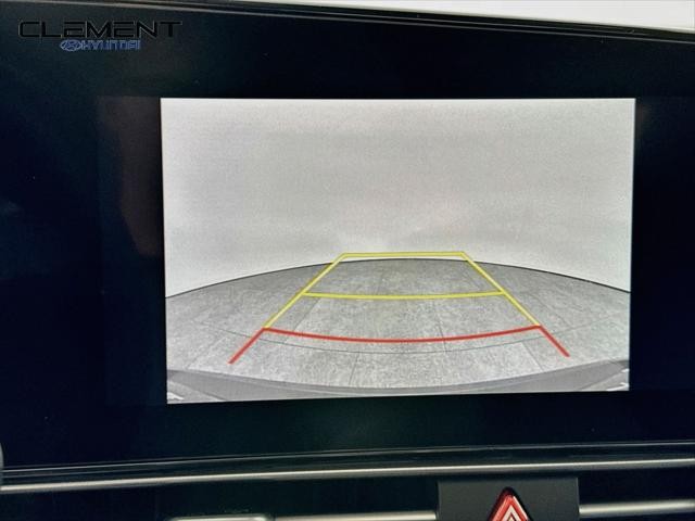 Hyundai Elantra Vehicle Full-screen Gallery Image 18