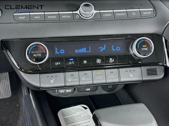 Hyundai Elantra Vehicle Full-screen Gallery Image 19