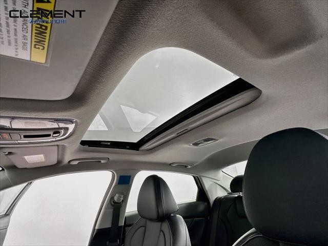 Hyundai Elantra Vehicle Full-screen Gallery Image 22