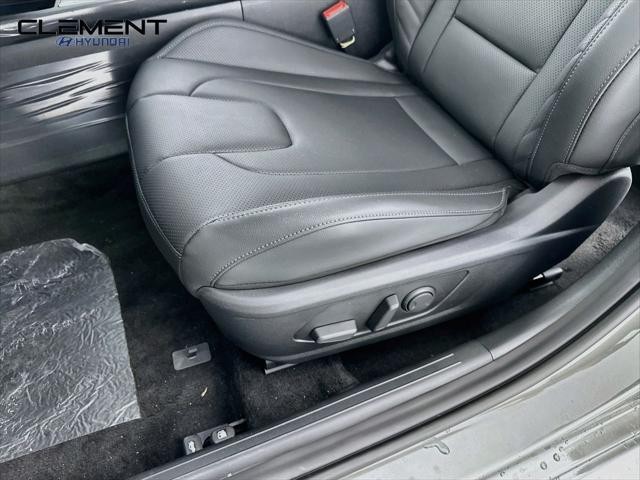 Hyundai Elantra Vehicle Full-screen Gallery Image 26