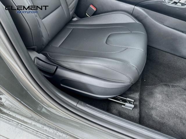 Hyundai Elantra Vehicle Full-screen Gallery Image 30