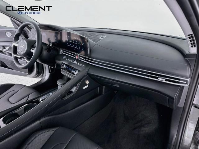 Hyundai Elantra Vehicle Full-screen Gallery Image 31