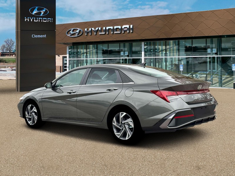 Hyundai Elantra Vehicle Full-screen Gallery Image 4