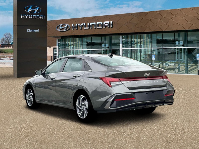 Hyundai Elantra Vehicle Full-screen Gallery Image 5