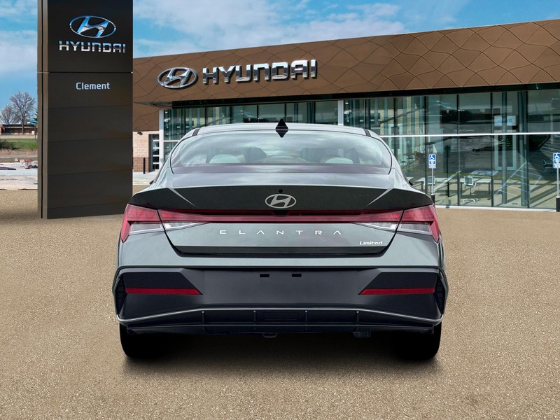 Hyundai Elantra Vehicle Full-screen Gallery Image 6