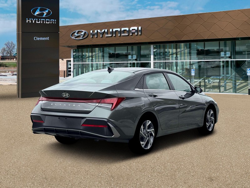 Hyundai Elantra Vehicle Full-screen Gallery Image 7