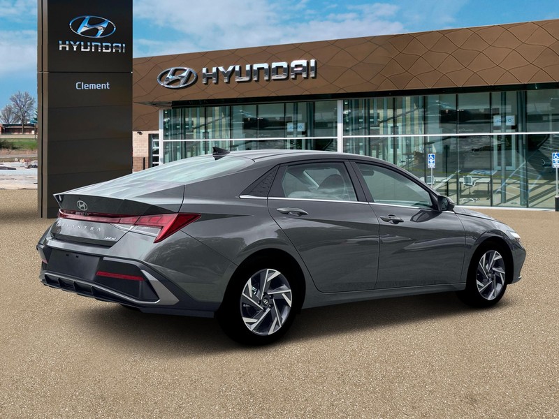 Hyundai Elantra Vehicle Full-screen Gallery Image 8