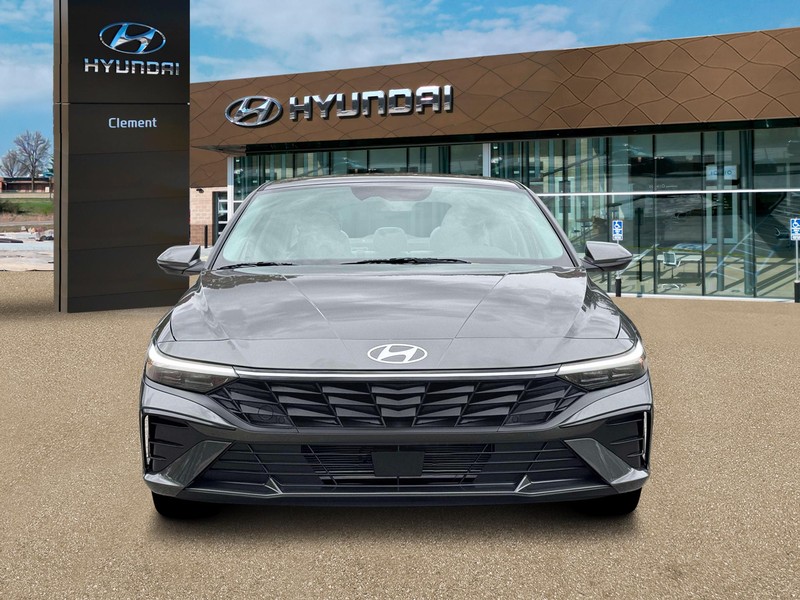 Hyundai Elantra Vehicle Full-screen Gallery Image 12