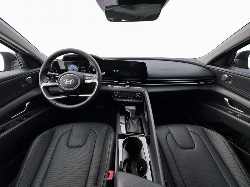 Hyundai Elantra Vehicle Full-screen Gallery Image 13